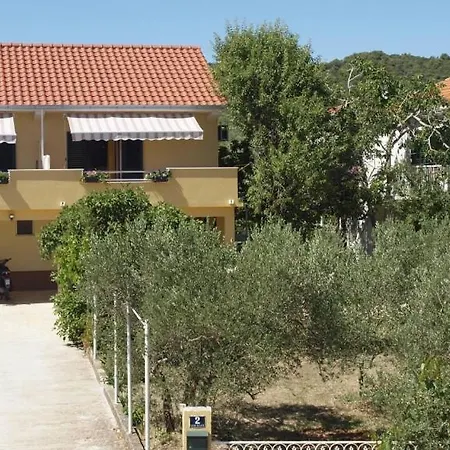 In With Terrace, Air Conditioning, Wifi, Washing Machine Slatine