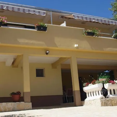 Apartament In With Terrace, Air Conditioning, Wifi, Washing Machine *