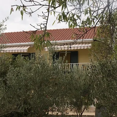 Apartament In With Terrace, Air Conditioning, Wifi, Washing Machine