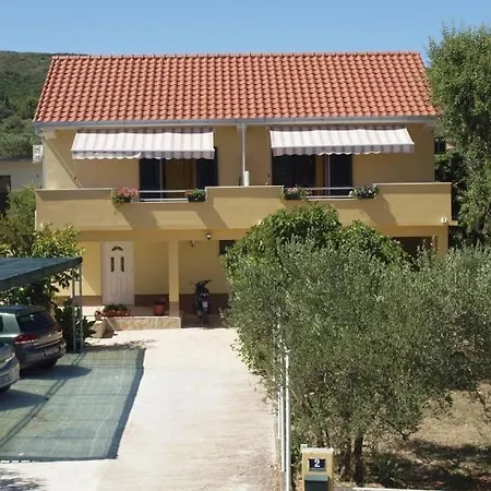 In With Terrace, Air Conditioning, Wifi, Washing Machine