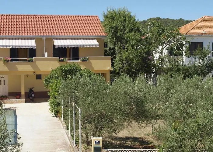 In With Terrace, Air Conditioning, Wifi, Washing Machine Slatine