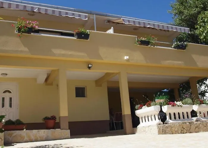 Apartament In With Terrace, Air Conditioning, Wifi, Washing Machine *