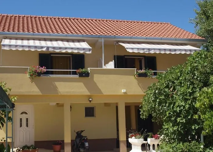 In With Terrace, Air Conditioning, Wifi, Washing Machine Apartament