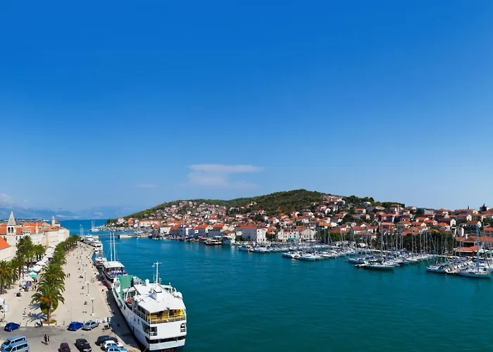 In With Terrace, Air Conditioning, Wifi, Washing Machine Apartament Slatine