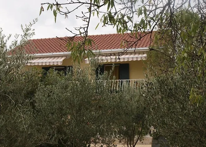 Apartament In With Terrace, Air Conditioning, Wifi, Washing Machine
