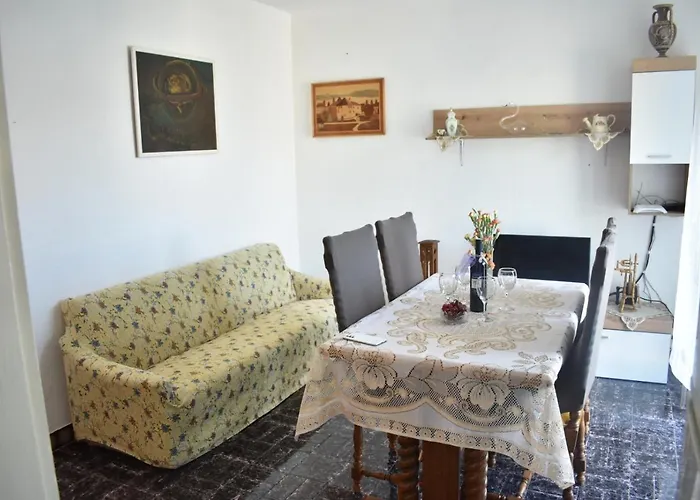 In With Terrace, Air Conditioning, Wifi, Washing Machine Slatine